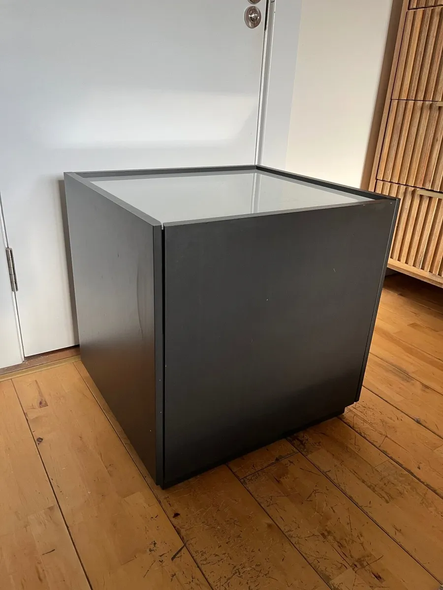 Pair of Bedside lockers - Image 3