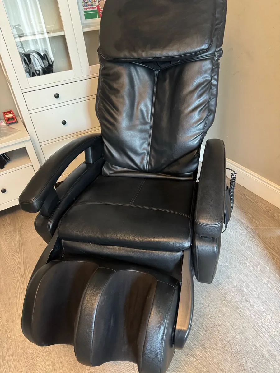 Alpha Techno AT-599i Luxury Massage Chair – Black - Image 1
