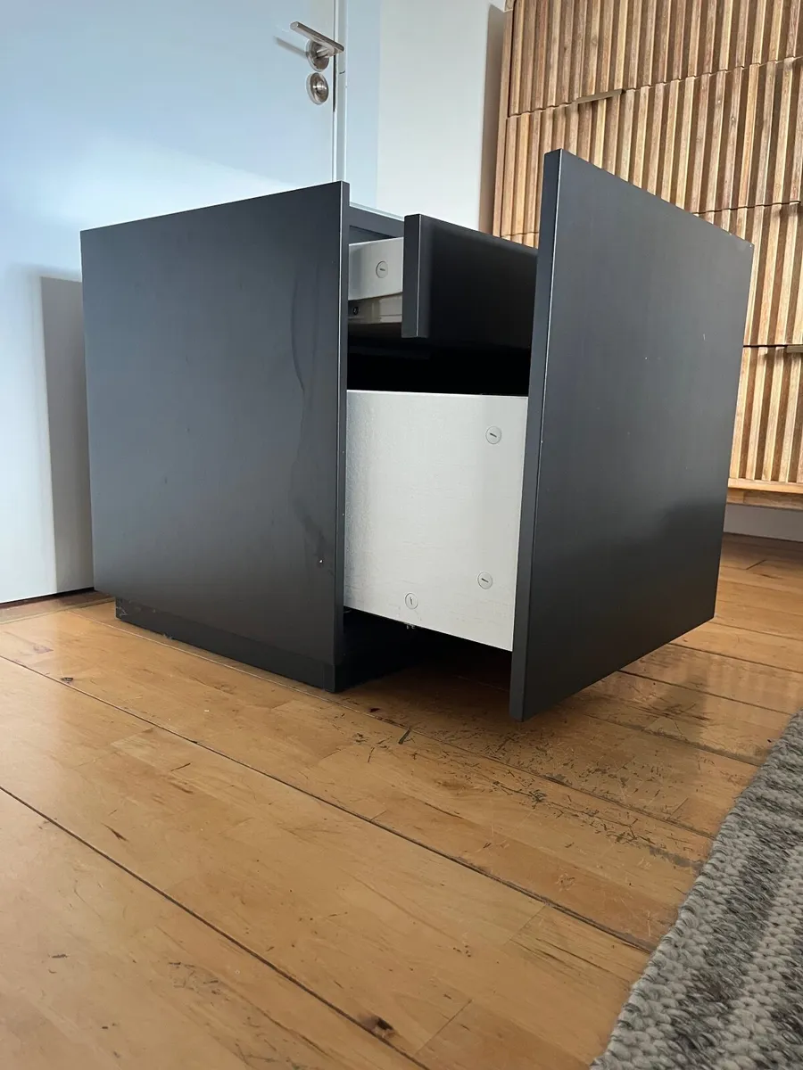 Pair of Bedside lockers - Image 2
