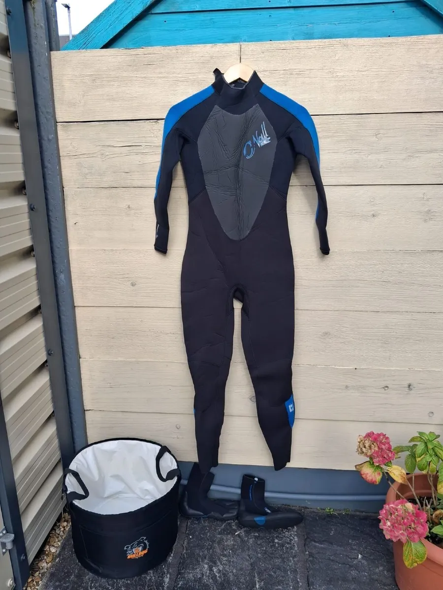 Ladies Wetsuit, Booties & Surf Bag Bundle - Image 1