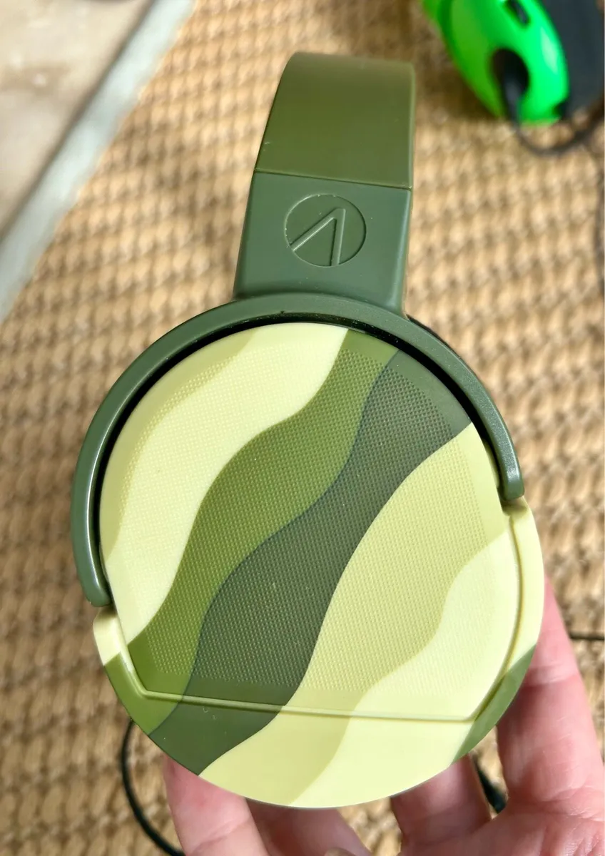 Headphones - for repair or parts - Image 2