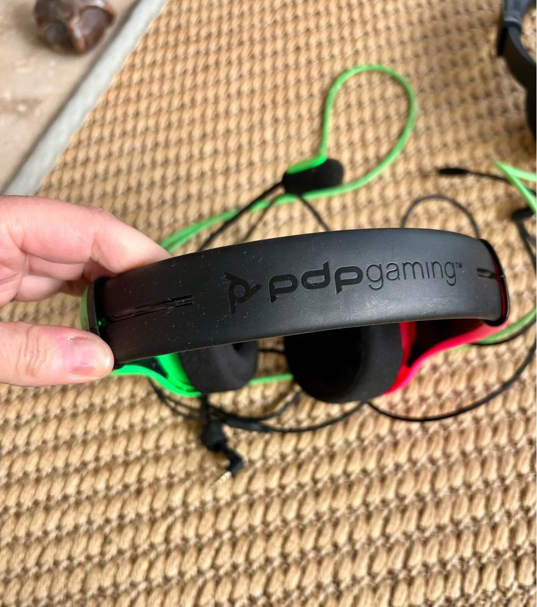 Headphones - for repair or parts - Image 4