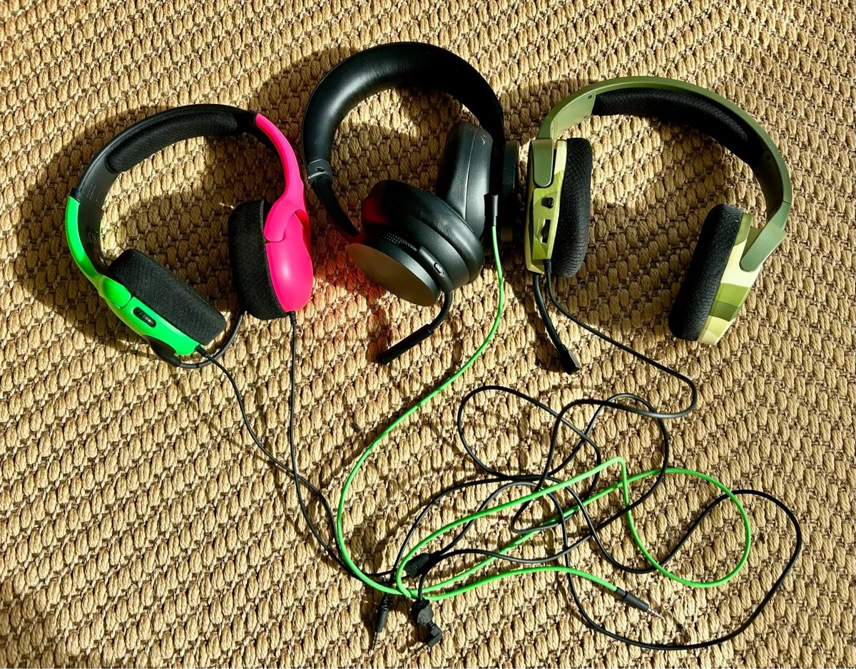 Headphones - for repair or parts - Image 1