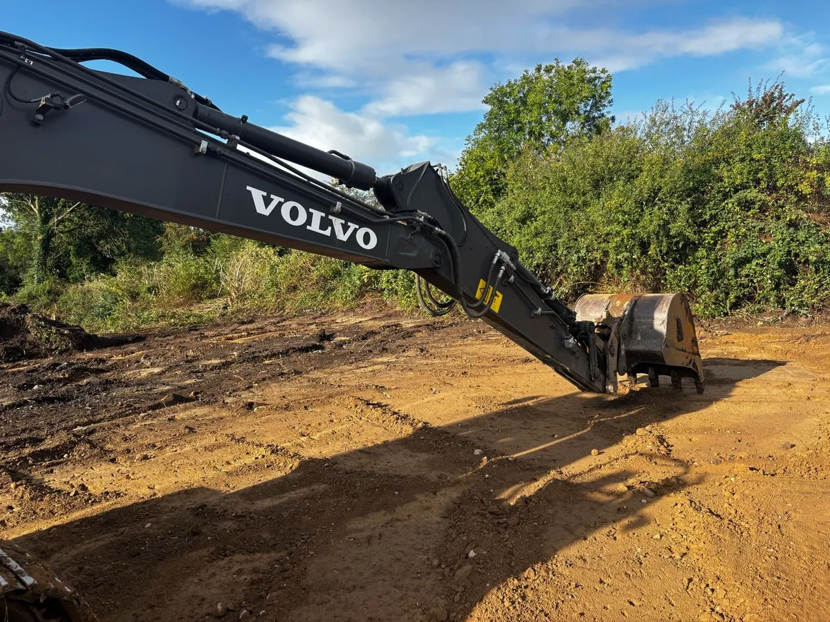 Volvo track machine - Image 2