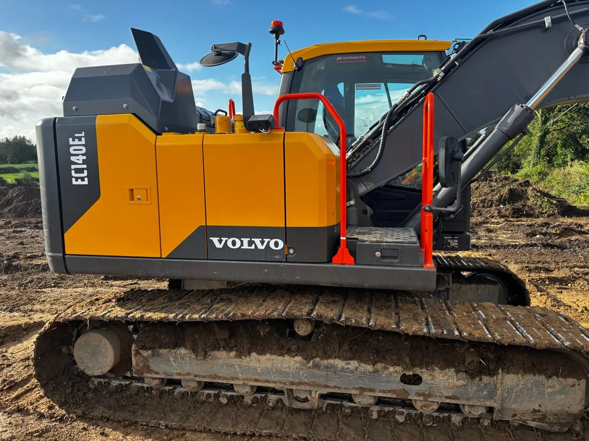 Volvo track machine - Image 3
