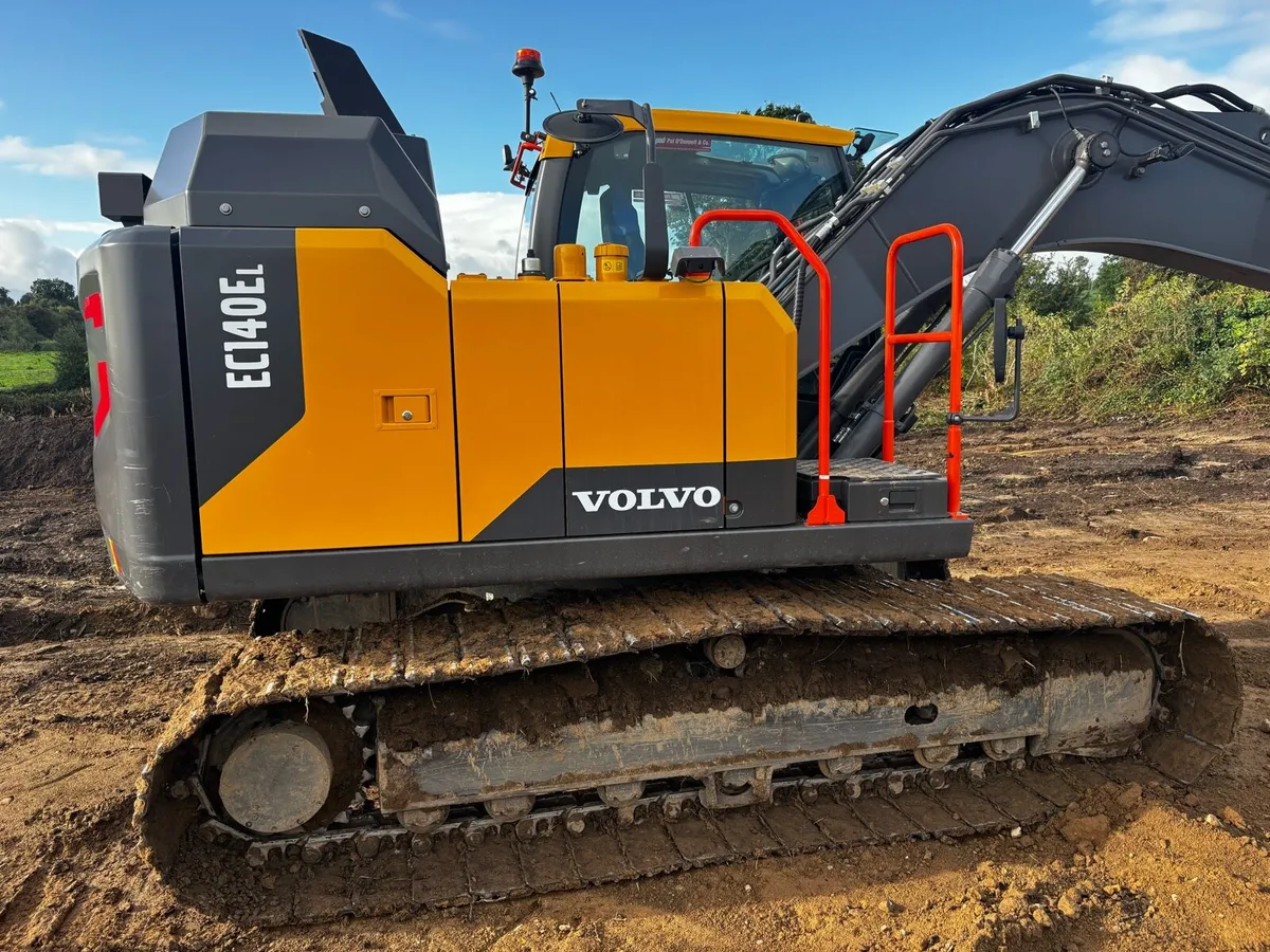 Volvo track machine - Image 4