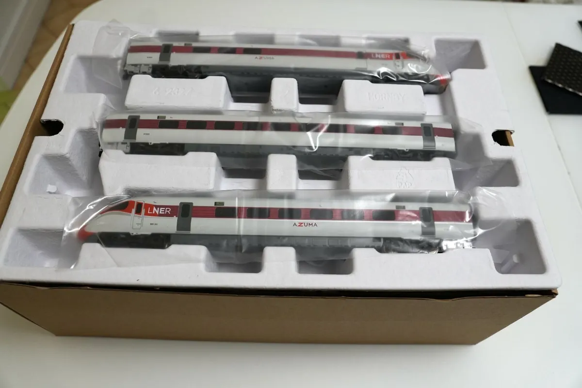 Hornby R1288M LNER Azuma High Speed Train Set - 00 - Image 3