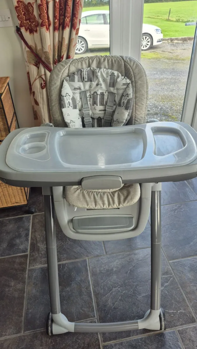 Uppababy vista travel system, highchair, carrier - Image 4