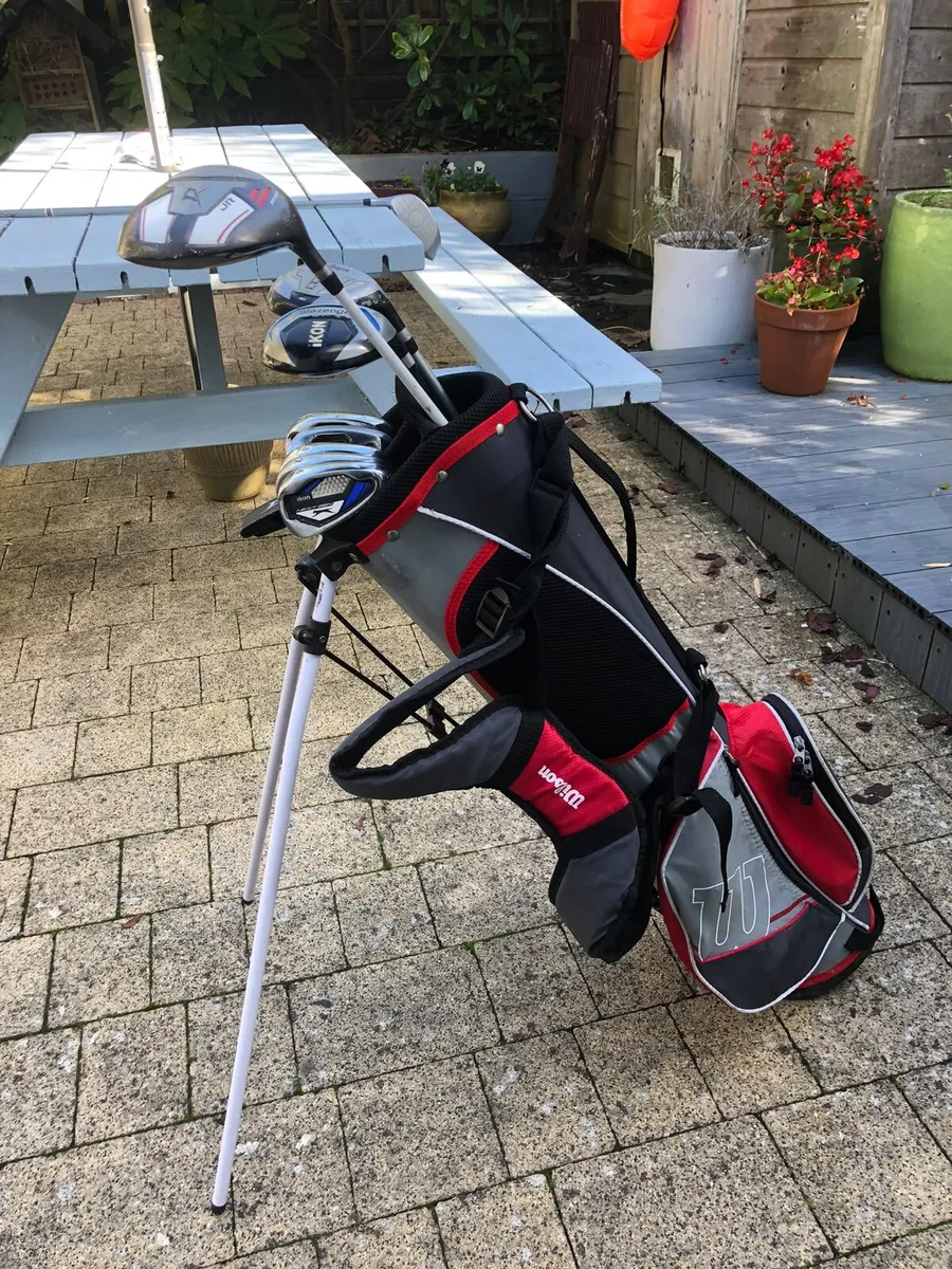 Bag of golf clubs - Image 1