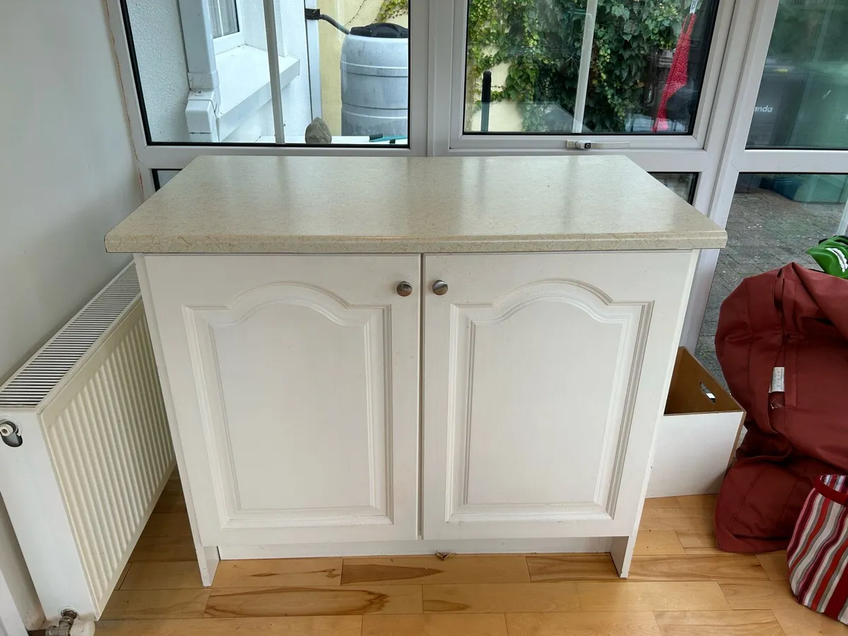 Kitchen cabinet - Image 1