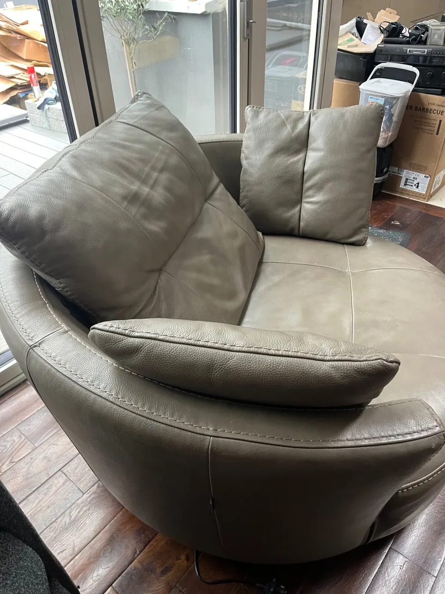 Leather oversized chair - Image 1