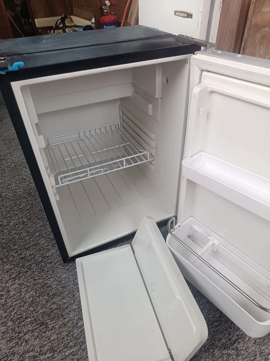 Dometic 12v Fridge - Image 2