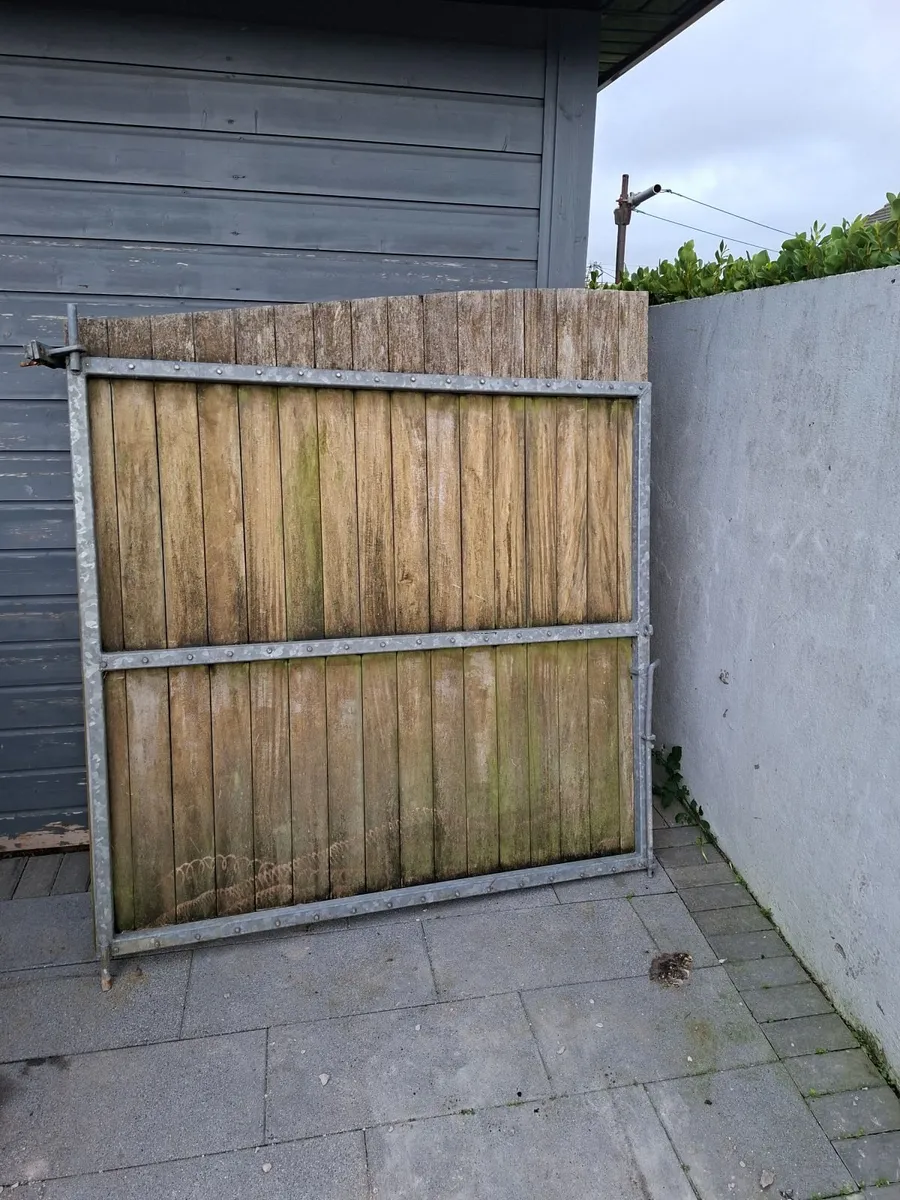 Gate - Image 1