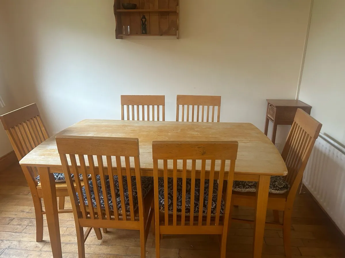 Kitchen table - Image 1