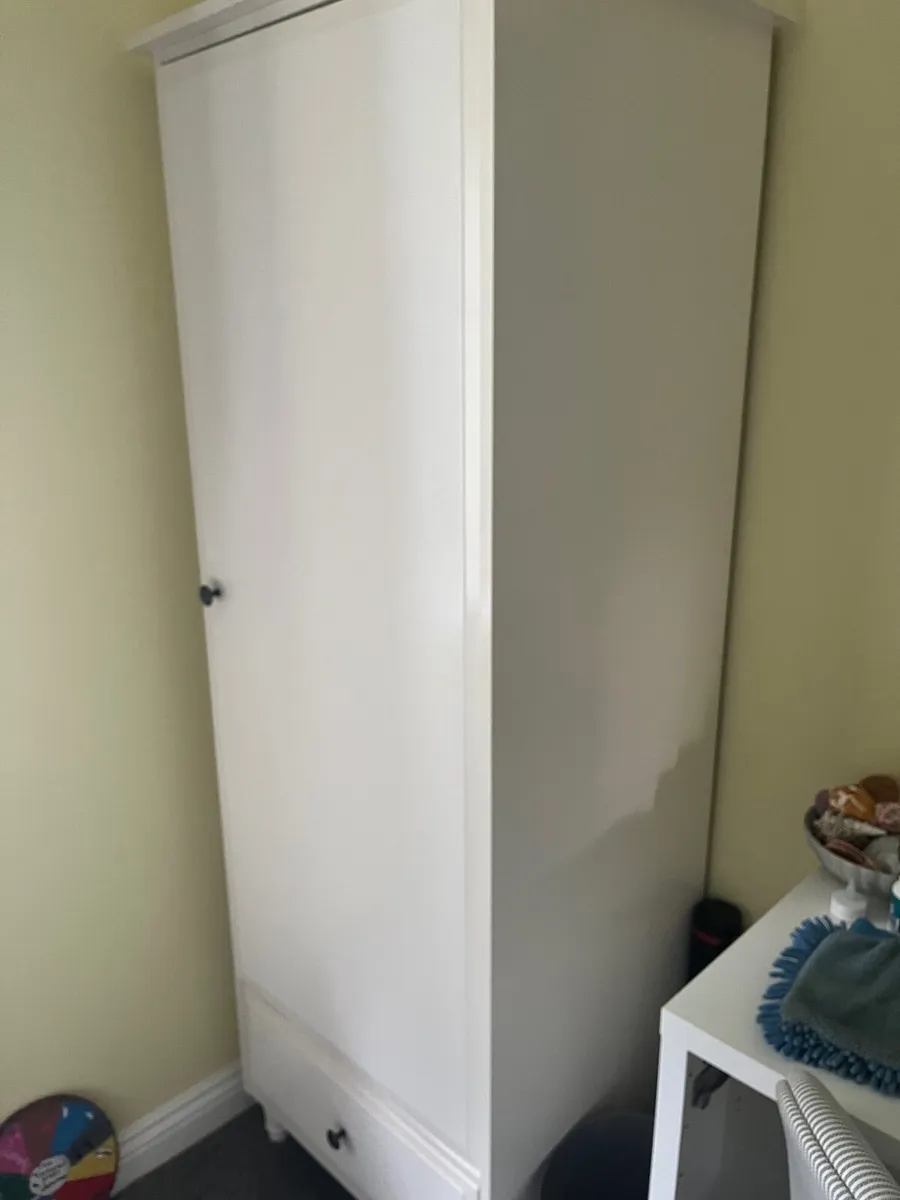 Single wardrobe - Image 1