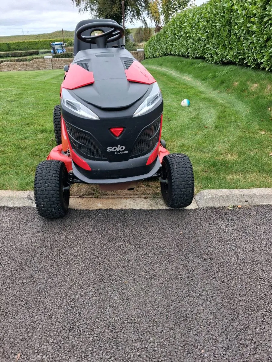 Ride on Lawnmower - Image 1