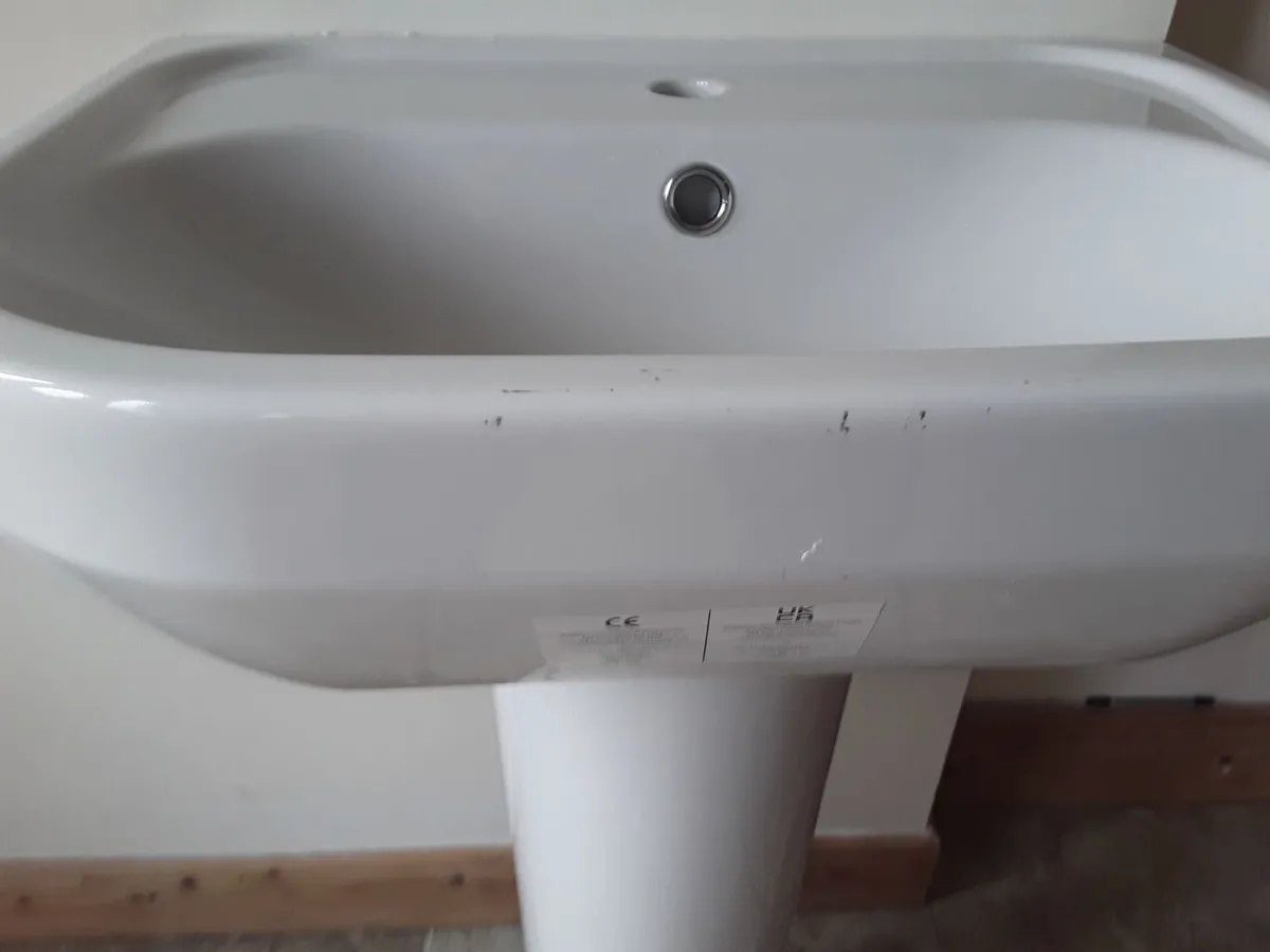 Large white sink pedestal no tap - Image 2