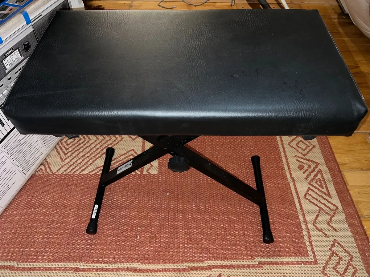 Yamaha PSR-E443 with stand and bench - Image 4