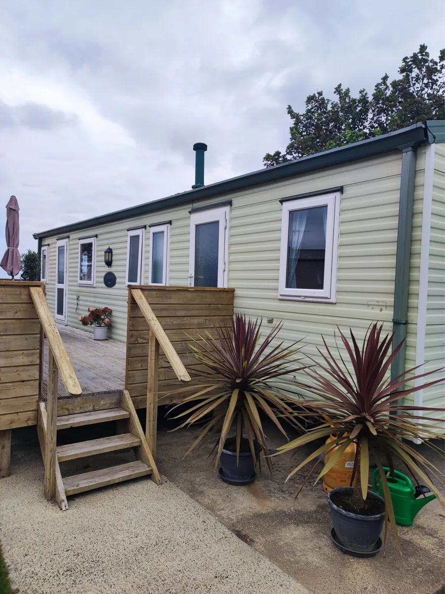 Mobile home and decking - Image 2