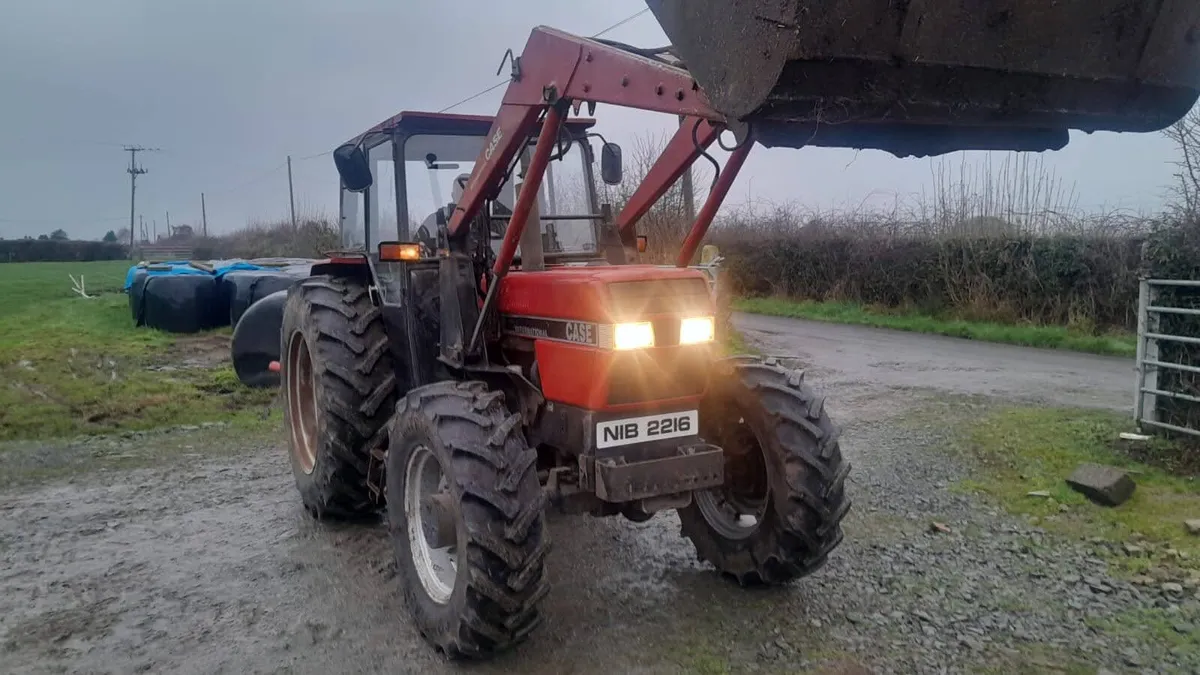 Case 885 Tractor - Image 3