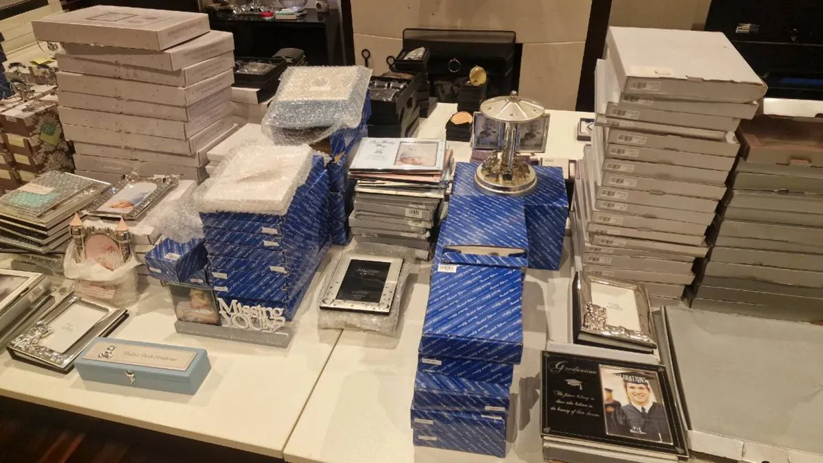 MASSIVE RETAIL STOCK CLEARANCE  1,500+ ITEMS  COMP - Image 2