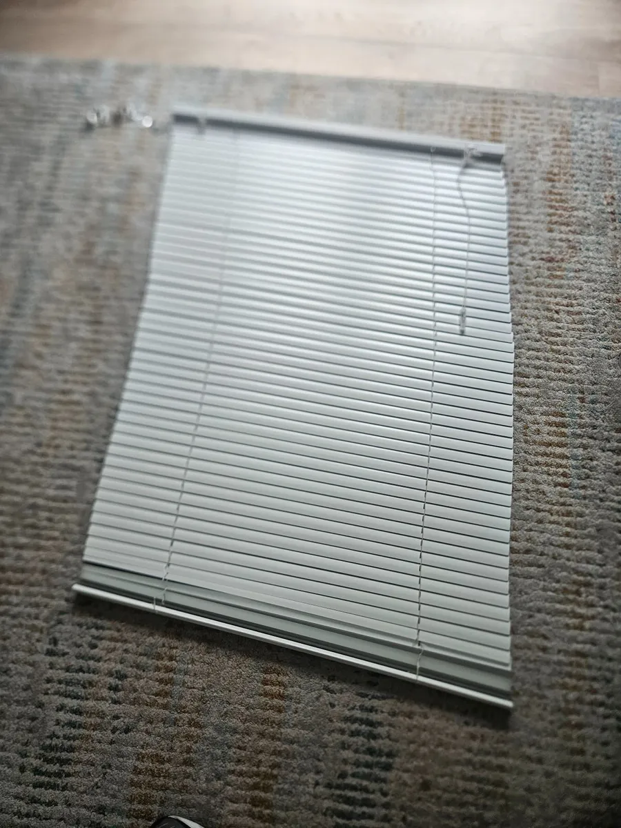 VENETIAN BLIND - Image 2