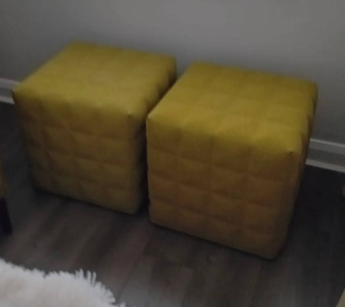 Buzz space pouf x 2 and table - Image 1