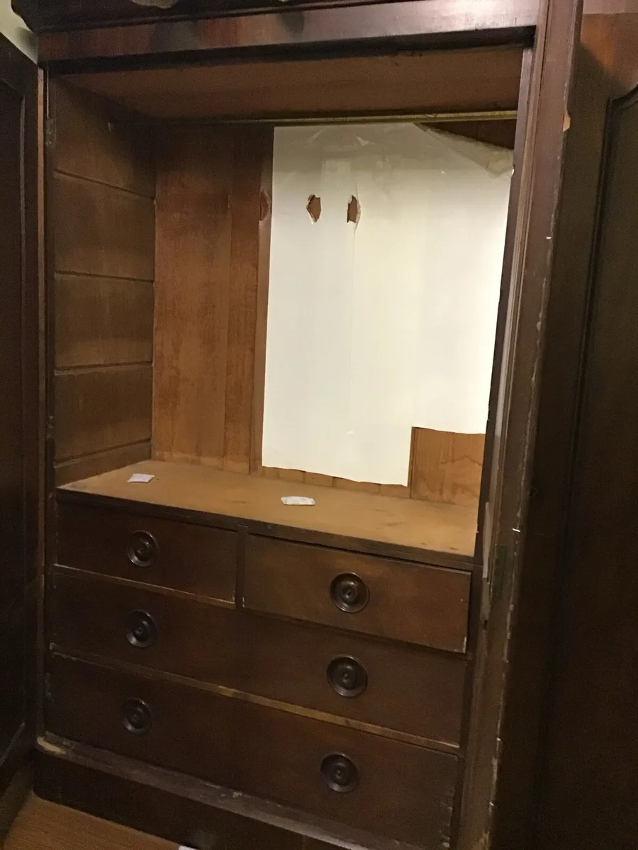 Wardrobe - Image 4
