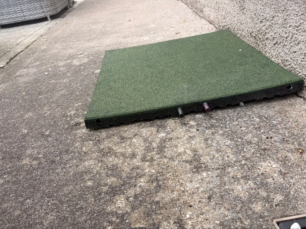 Rubber Tile 30mm Green 500mm x 500mm - Image 3