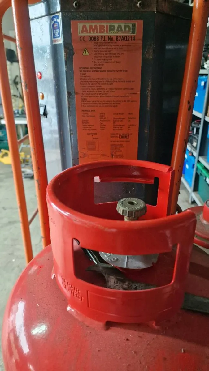 AmbiRad 300 Industrial LPG Gas Heater + Nearly Ful - Image 4