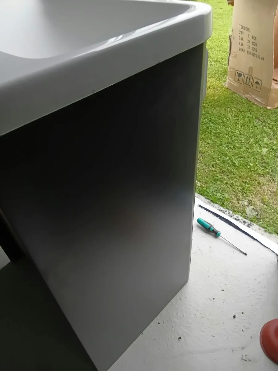 Bathroom Unit - Image 3