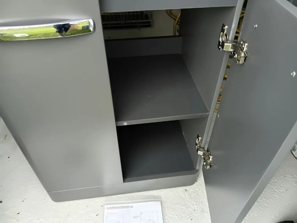 Bathroom Unit - Image 2