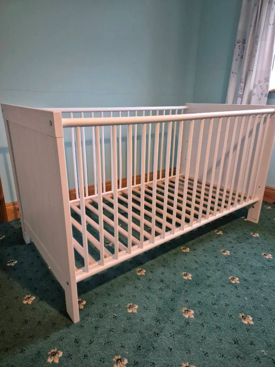 Child's Cot - Image 1