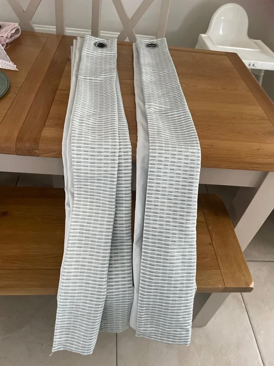 Curtains - Image 2