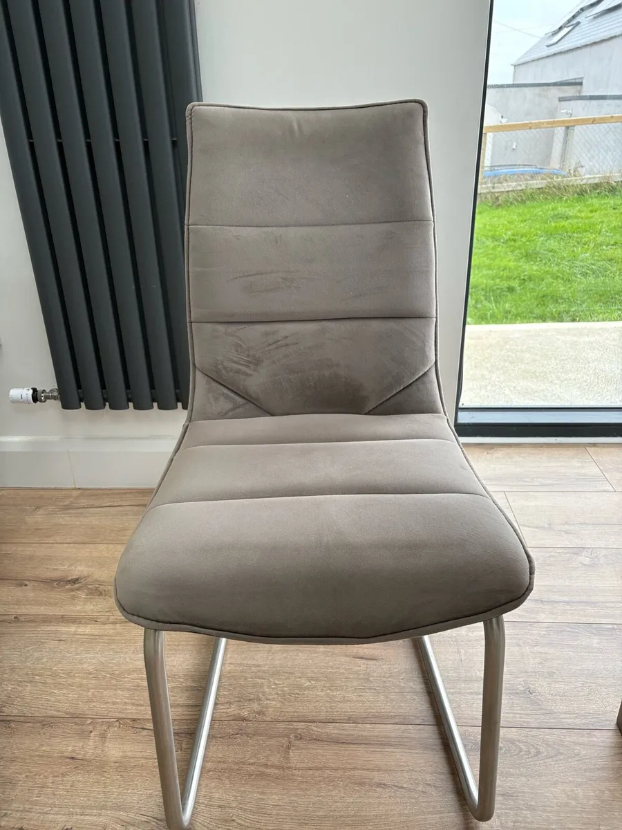 Kitchen Table and 4 Chairs - Image 2