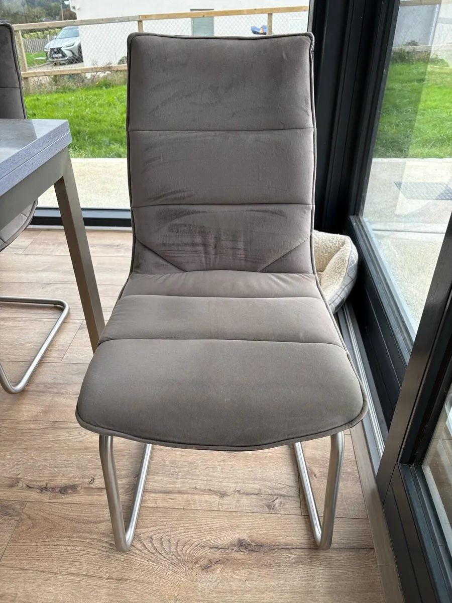 Kitchen Table and 4 Chairs - Image 4