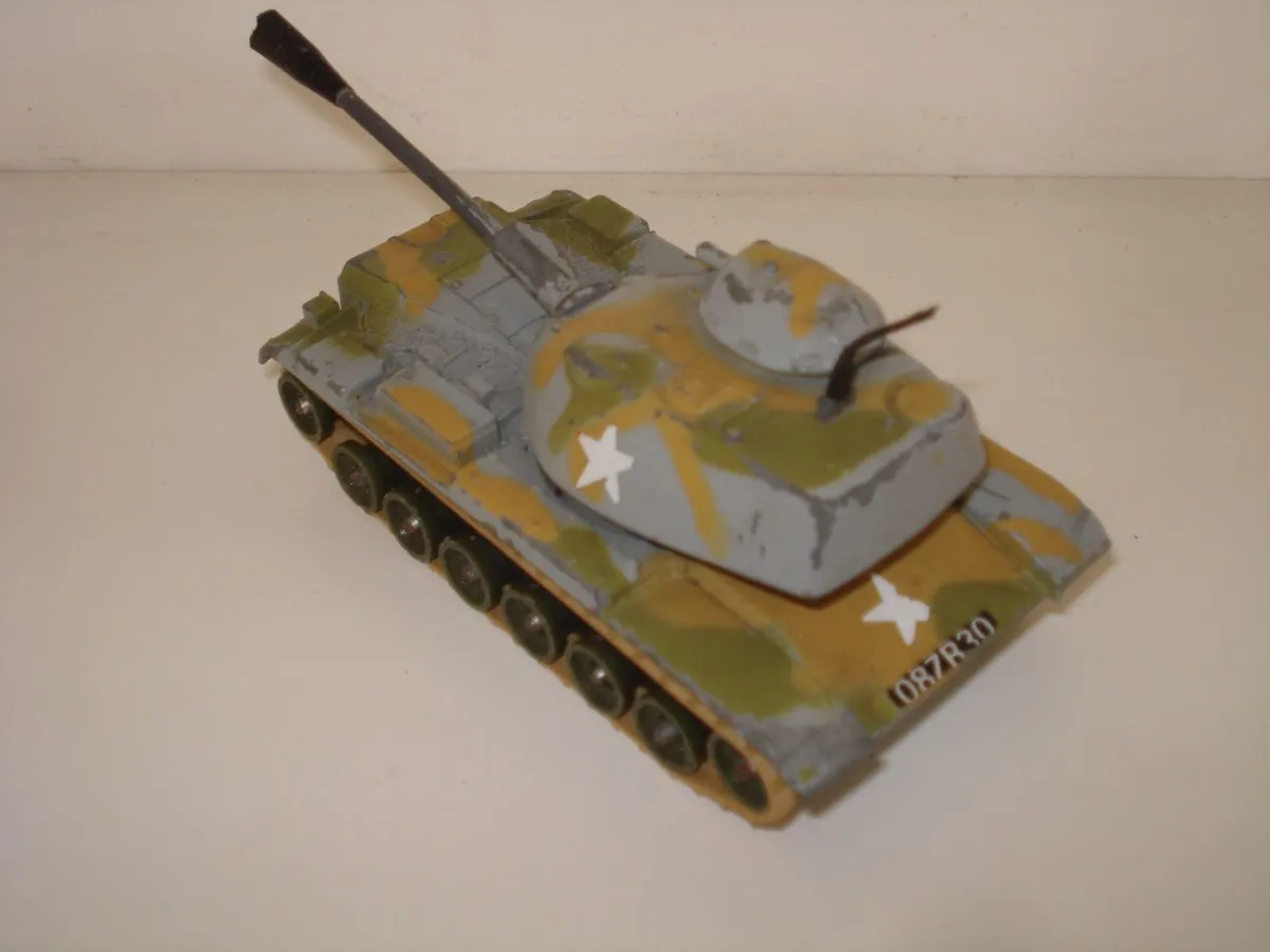 MODEL DIECAST METAL ARMY TANKS. 1/72 SCALE. - Image 4
