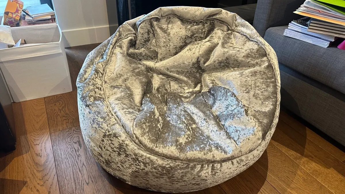 Silver plush beanbag - Image 2