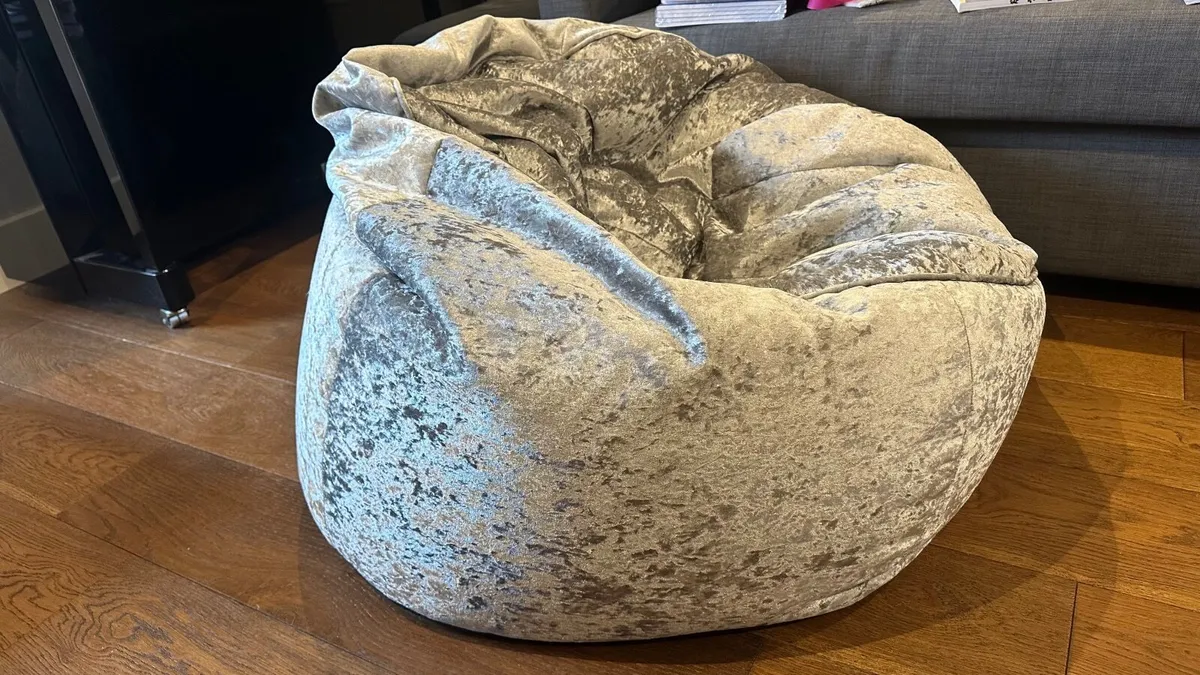 Silver plush beanbag - Image 1