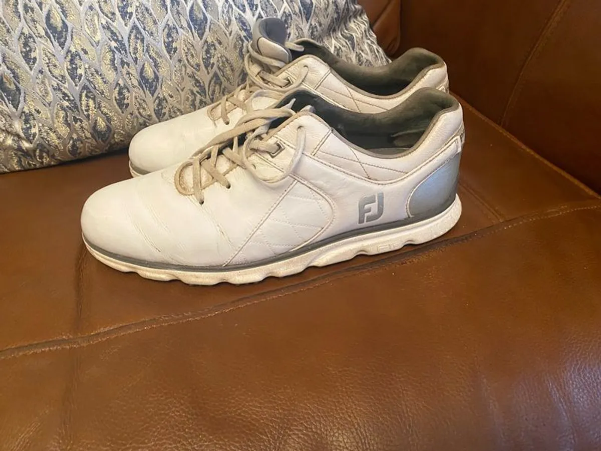 Golf shoes - Image 1