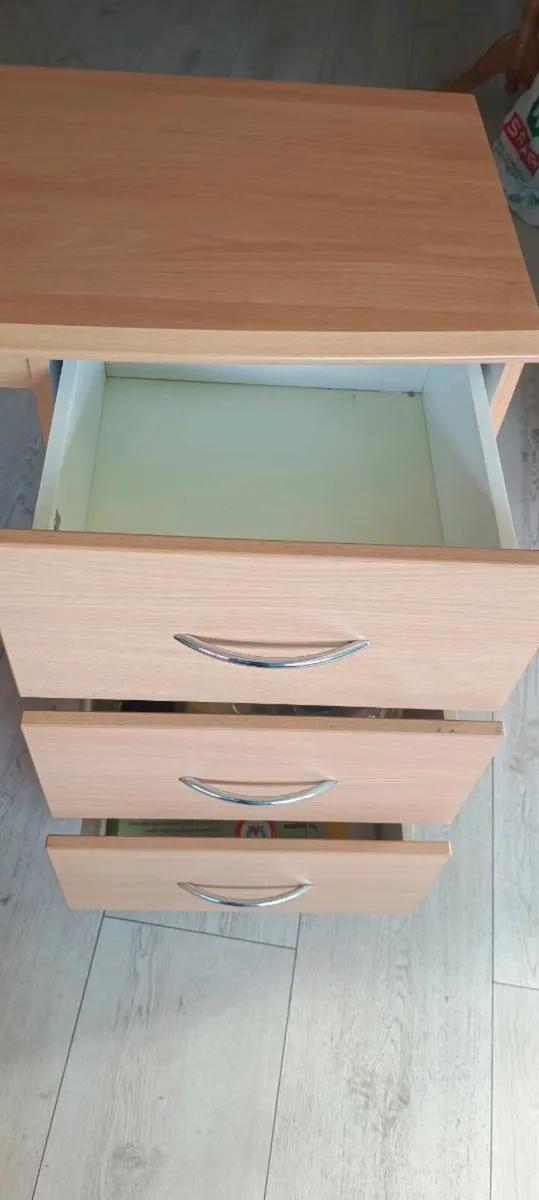 Study table for students - Image 1