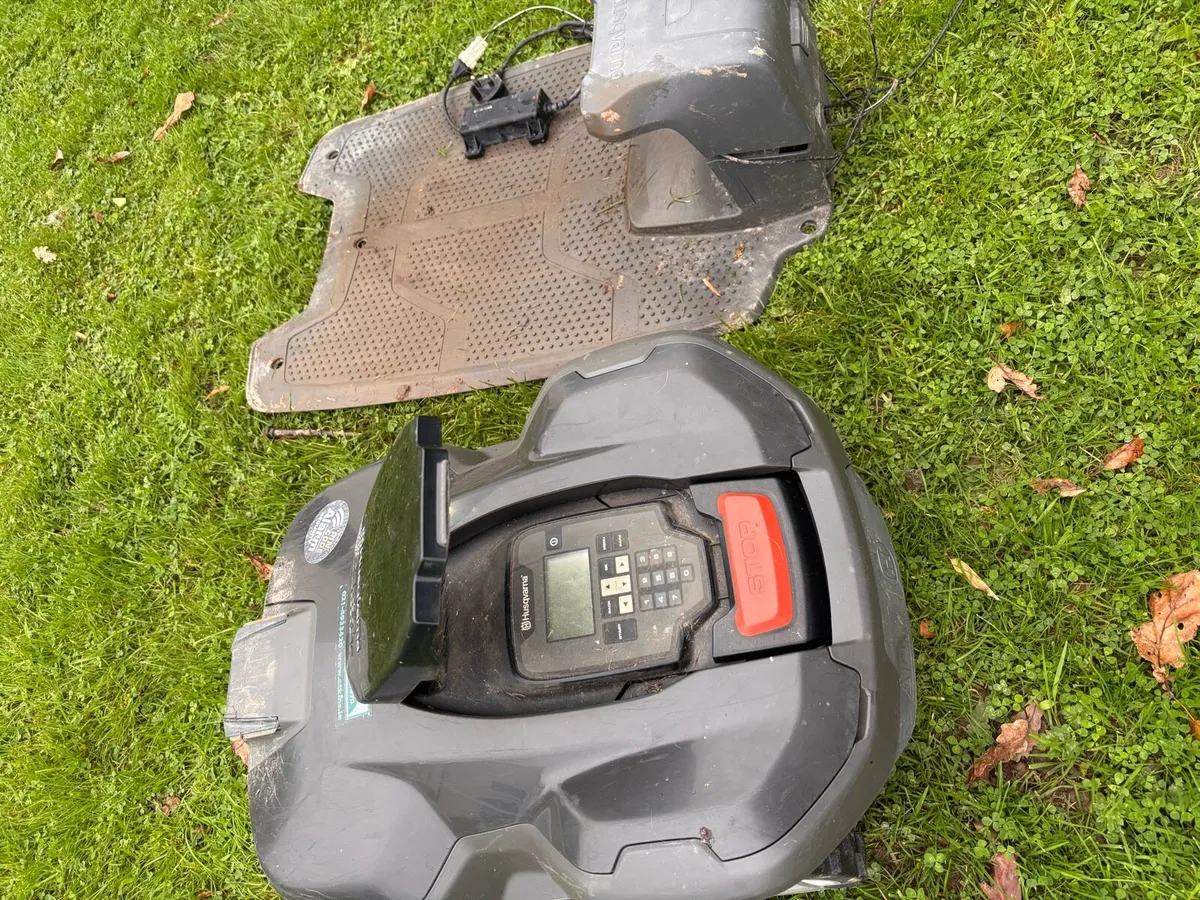 Husqvarna 415x robot mower and charging station - Image 1