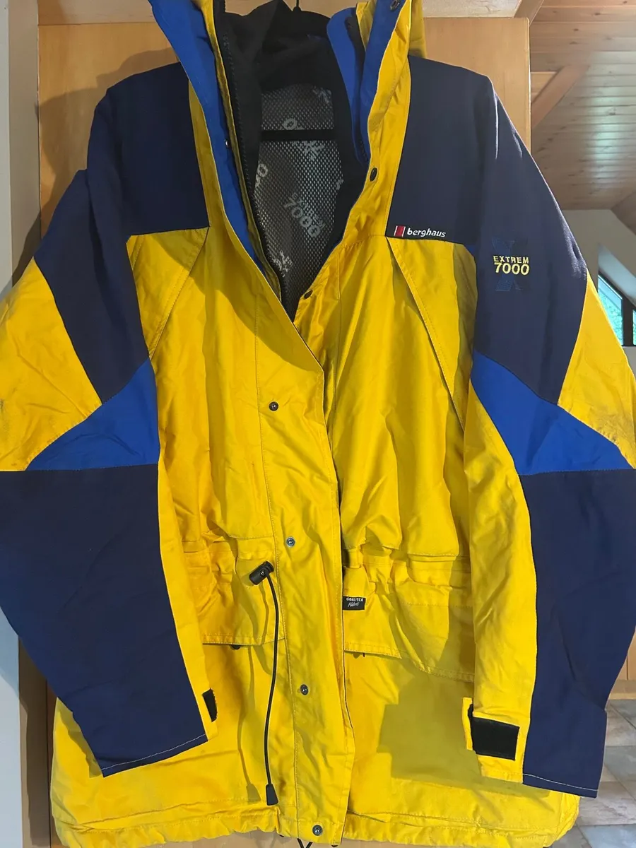 Berghaus Extreme 7000 Men’s coat - Image 1