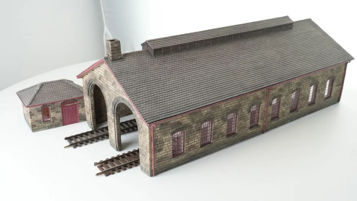 Bachmann Scenecraft 44-062Z NER 2-Road Engine Shed - Image 3