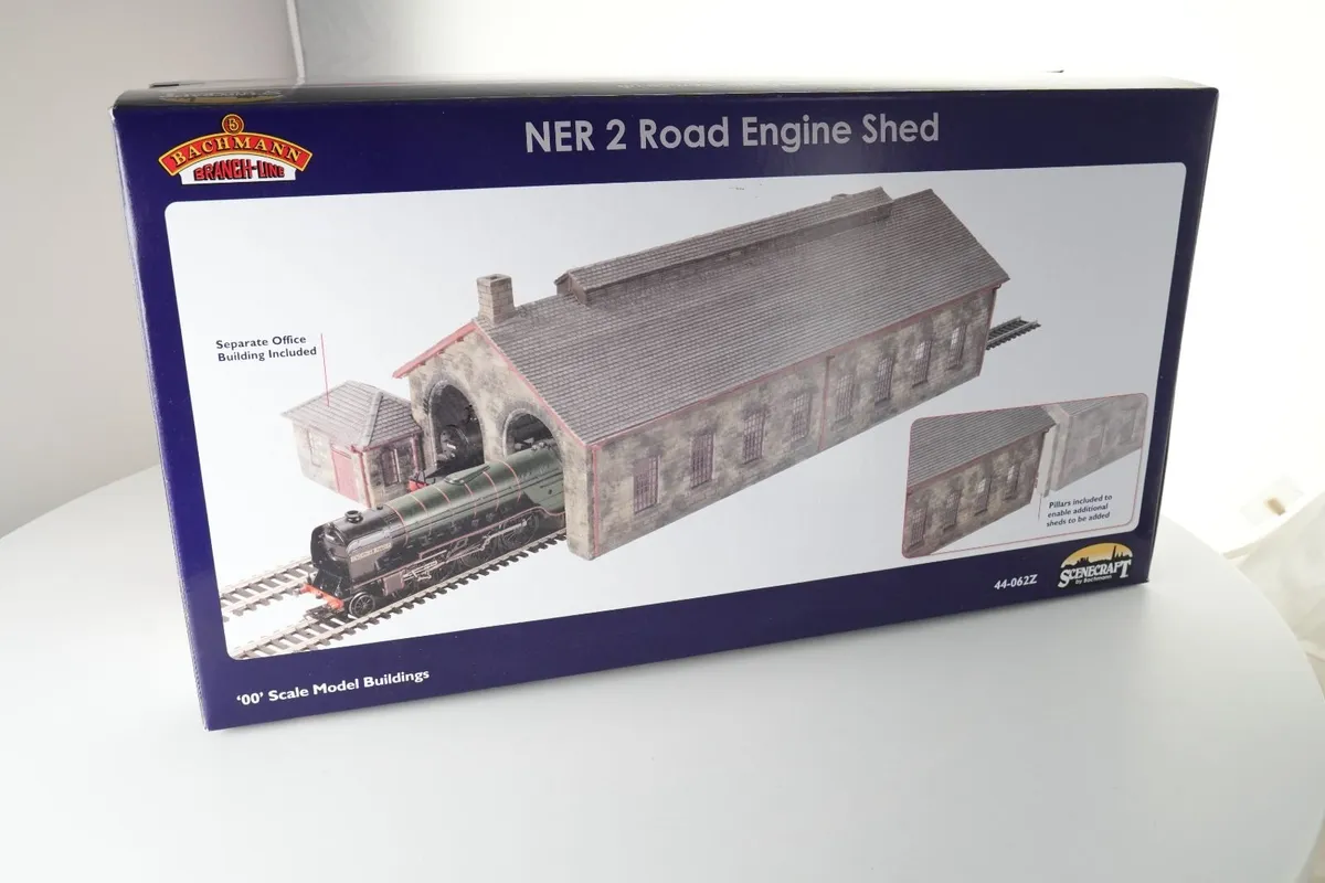 Bachmann Scenecraft 44-062Z NER 2-Road Engine Shed - Image 1