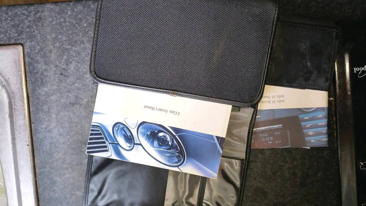Mercedes W221 owners manual - Image 3