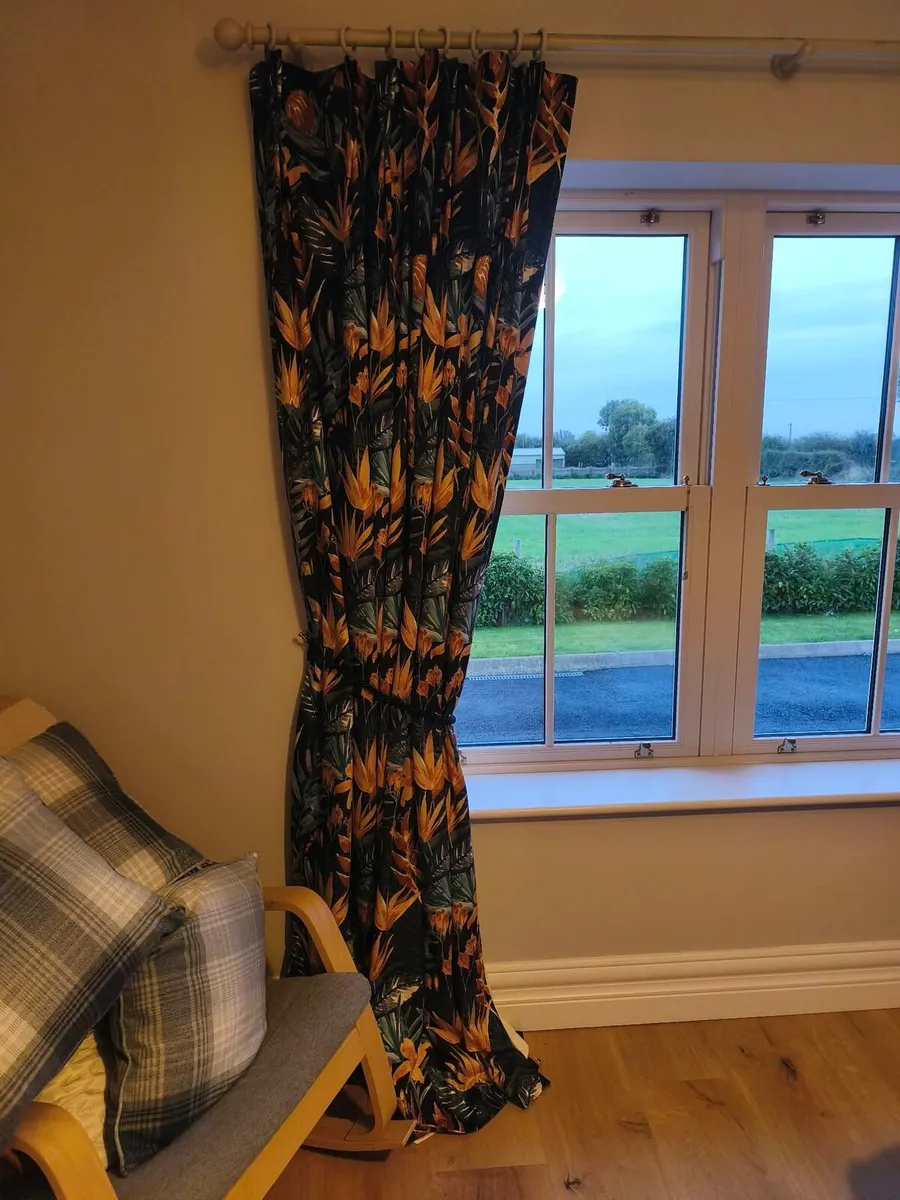 Curtains - 90 x 90 - Image 1