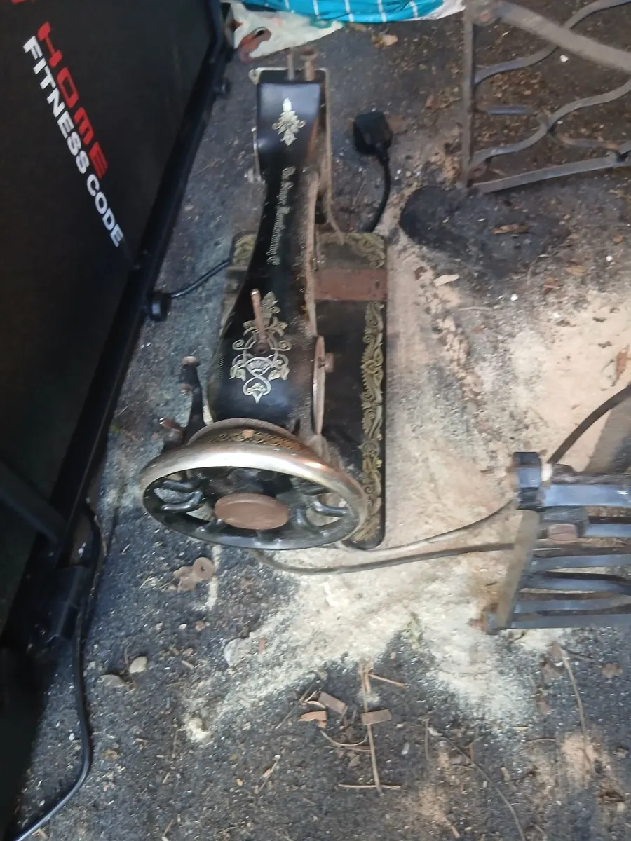 Singer Sewing machine  Part - Image 1