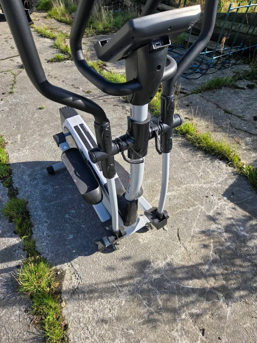 Cross trainer - Image 1