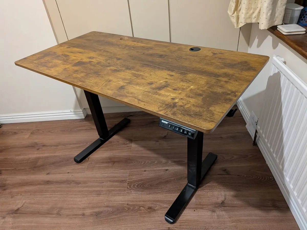 Standing desk - Image 1